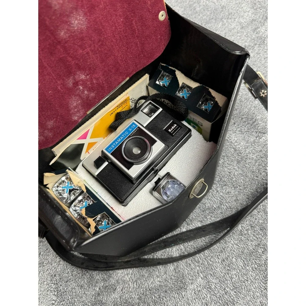 Vintage Kodak Instamatic X-15 Camera w Case Flash Cubes Kit 1970s USA